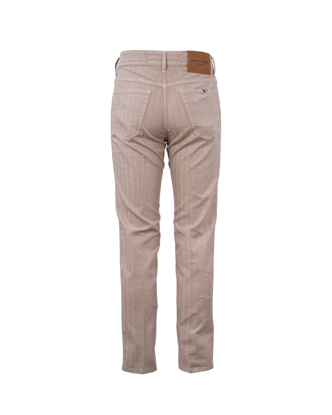 shop JACOB COHEN  Jeans: Jacob Cohen jeans in misto lino.
Modello a cinque tasche con logo ricamato sul taschino.
Passanti al punto vita.
Chiusura con bottone e zip.
Patta interna ricamata con nome del pantalone e citazione del fondatore.
Composizione: 69% Cotone, 29% Lino, 2% Elastan.
Made in Italy.. QE015 036 S4002-D29 number 9380883